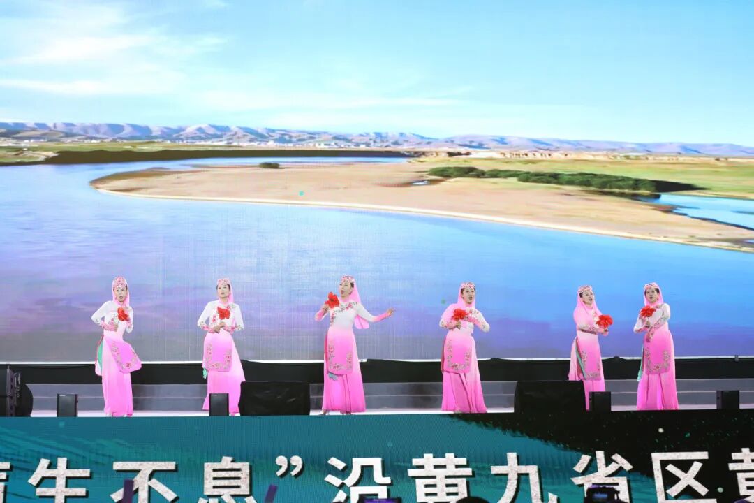 精彩回顾 | “唱响北疆”2025内蒙古民歌大会首场演出响彻乌海湖 第24张