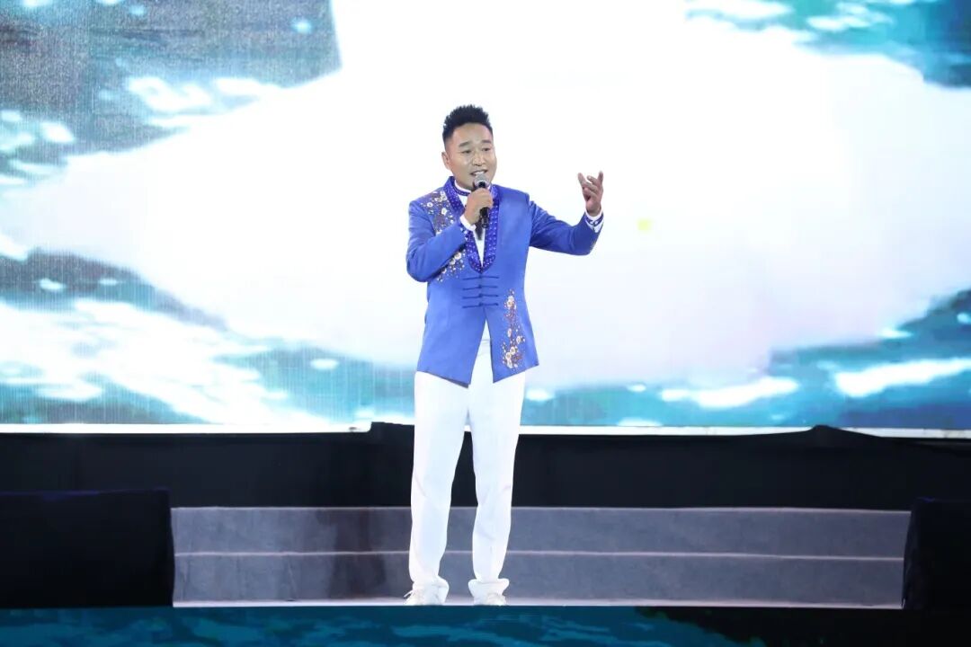 精彩回顾 | “唱响北疆”2025内蒙古民歌大会首场演出响彻乌海湖 第9张