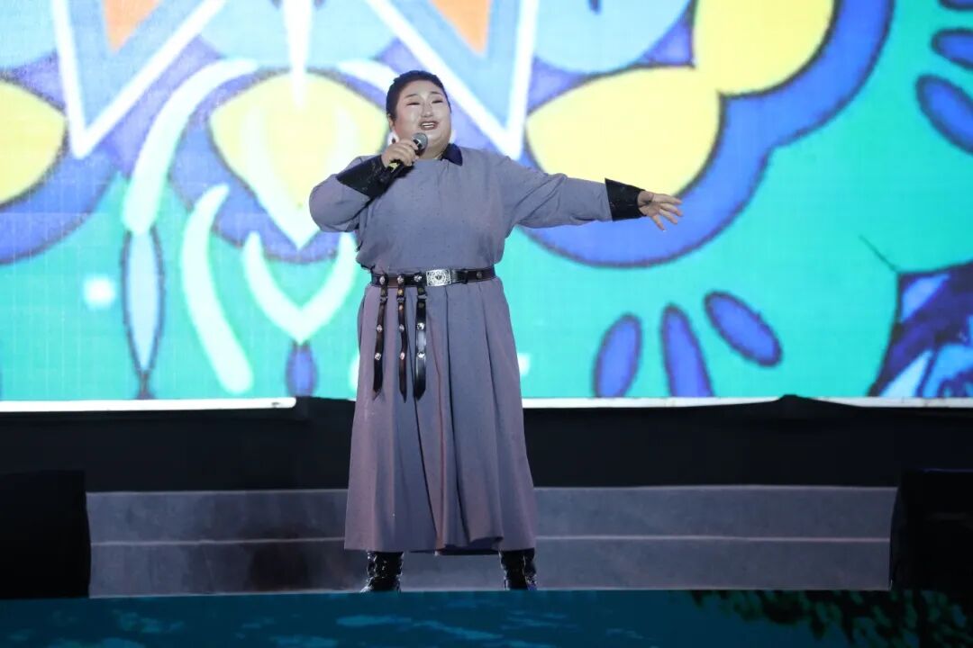 精彩回顾 | “唱响北疆”2025内蒙古民歌大会首场演出响彻乌海湖 第15张