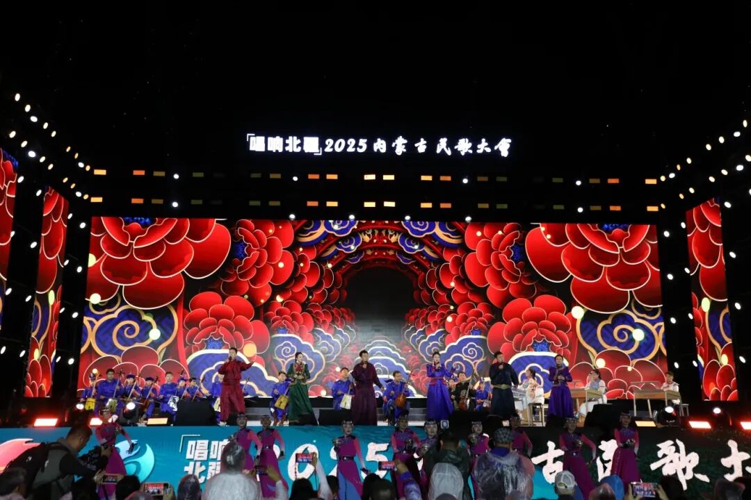 精彩回顾 | “唱响北疆”2025内蒙古民歌大会首场演出响彻乌海湖 第3张