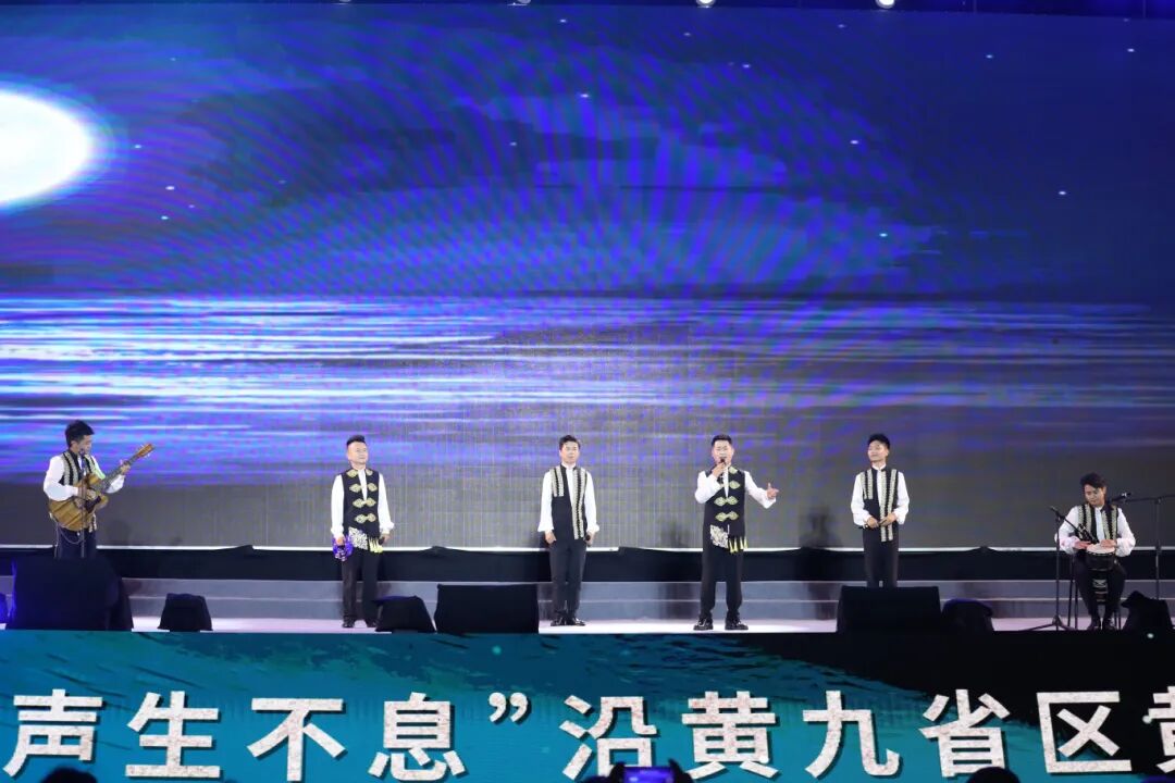 精彩回顾 | “唱响北疆”2025内蒙古民歌大会首场演出响彻乌海湖 第12张