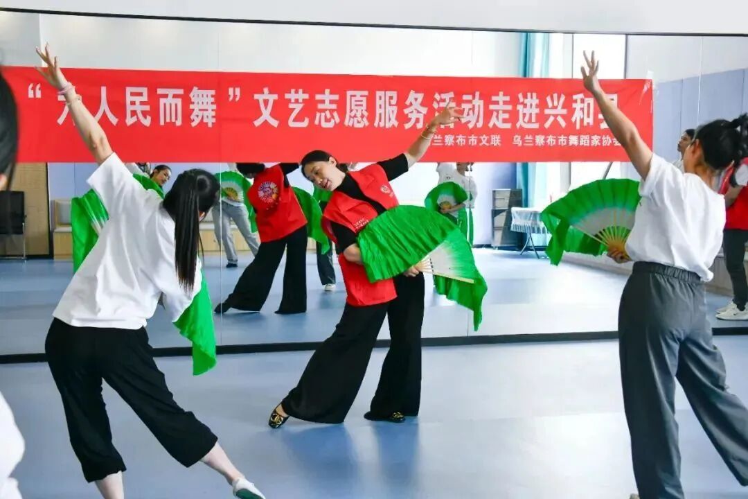 艺术扎根草原！我们的美好生活“9+N”文艺志愿服务活动点燃乡村振兴新图景 第7张