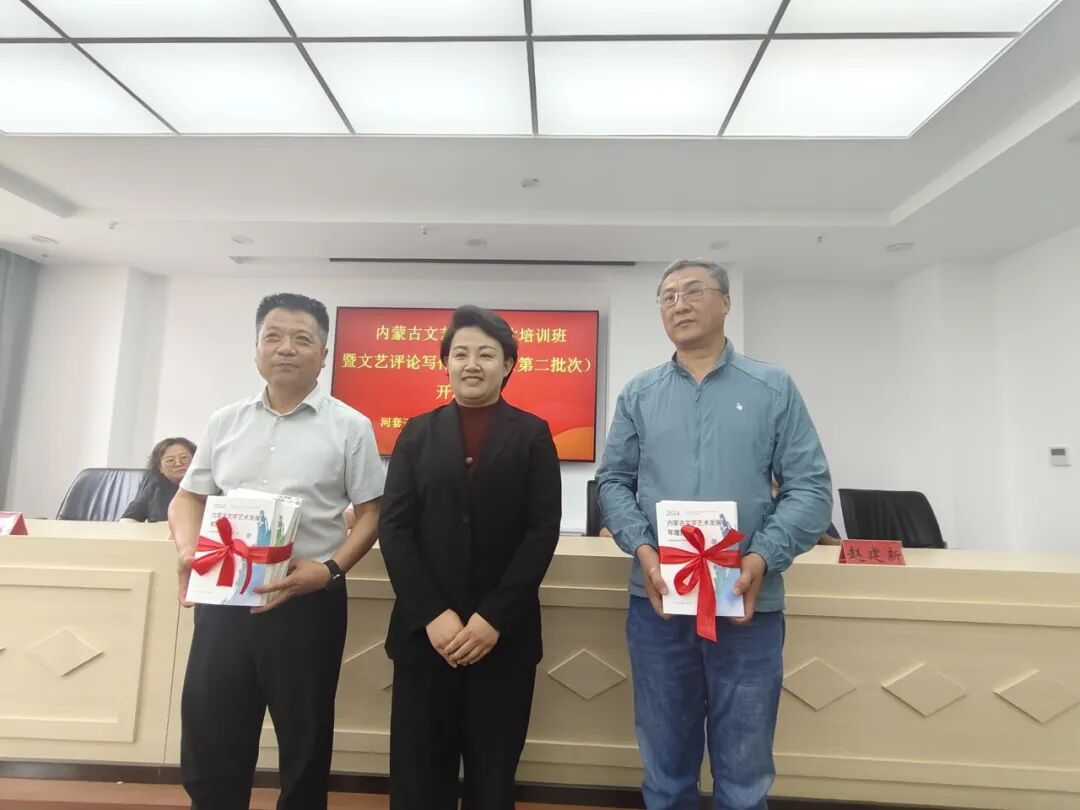 内蒙古文艺评论人才培训班暨文艺评论写作训练营（第二批次）在巴彦淖尔市五原县开班 第6张