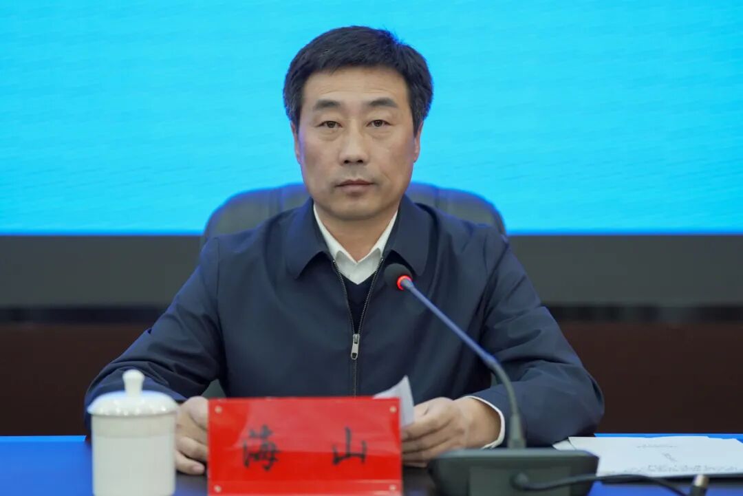 内蒙古文联党组理论学习中心组举行2025年第十三次集体学习 第3张