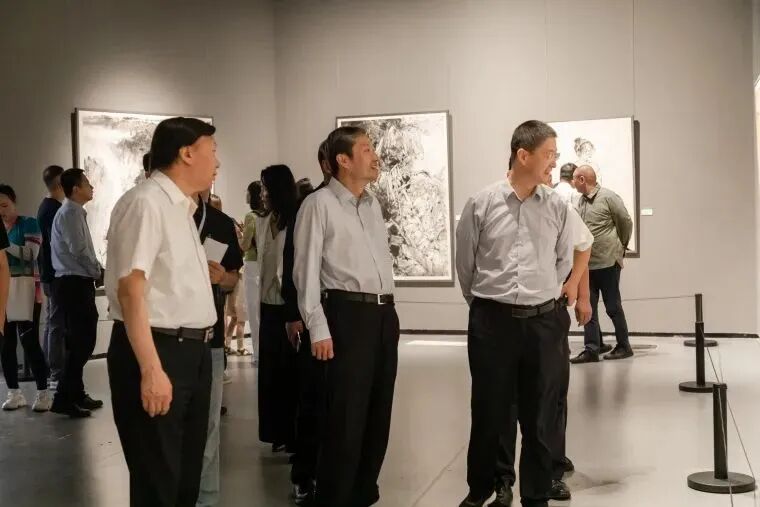 “亮丽北疆 多彩暖城”——中国美术家协会会员写生作品展在鄂尔多斯开幕 第9张