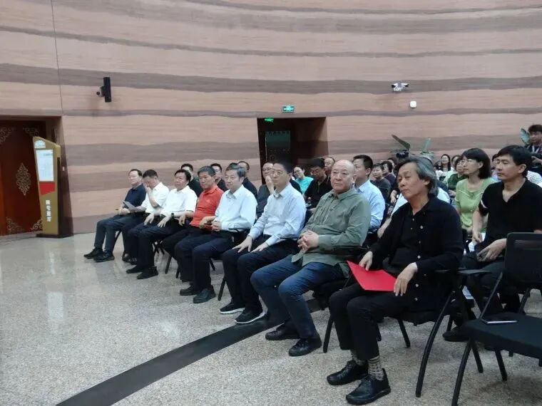 “亮丽北疆 多彩暖城”——中国美术家协会会员写生作品展在鄂尔多斯开幕 第2张