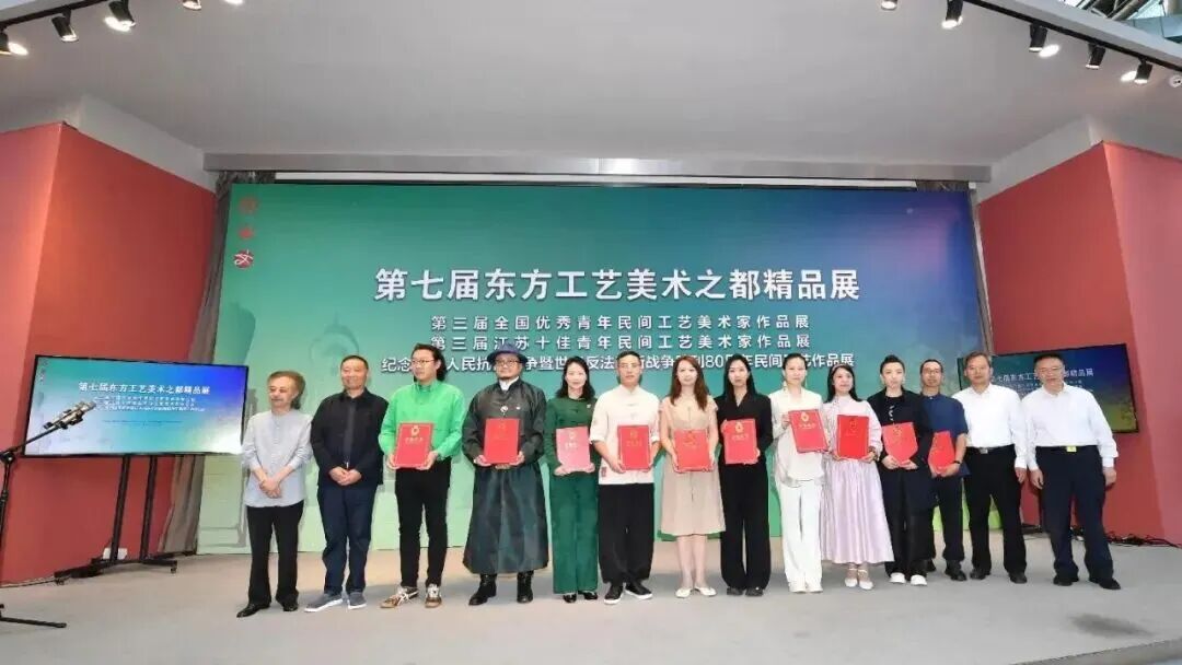 第三届全国优秀青年民间工艺美术家作品展，内蒙古入展的是→ 第2张