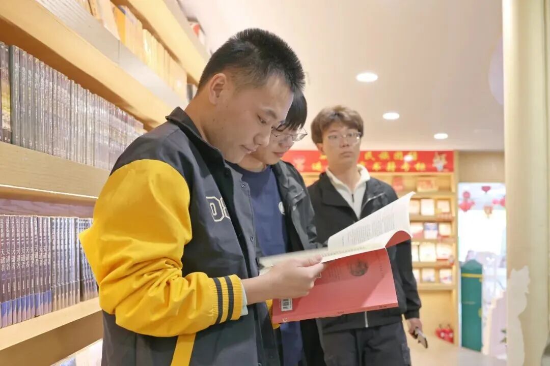 《草原》入驻书店暨2025年读者见面会举办 第14张