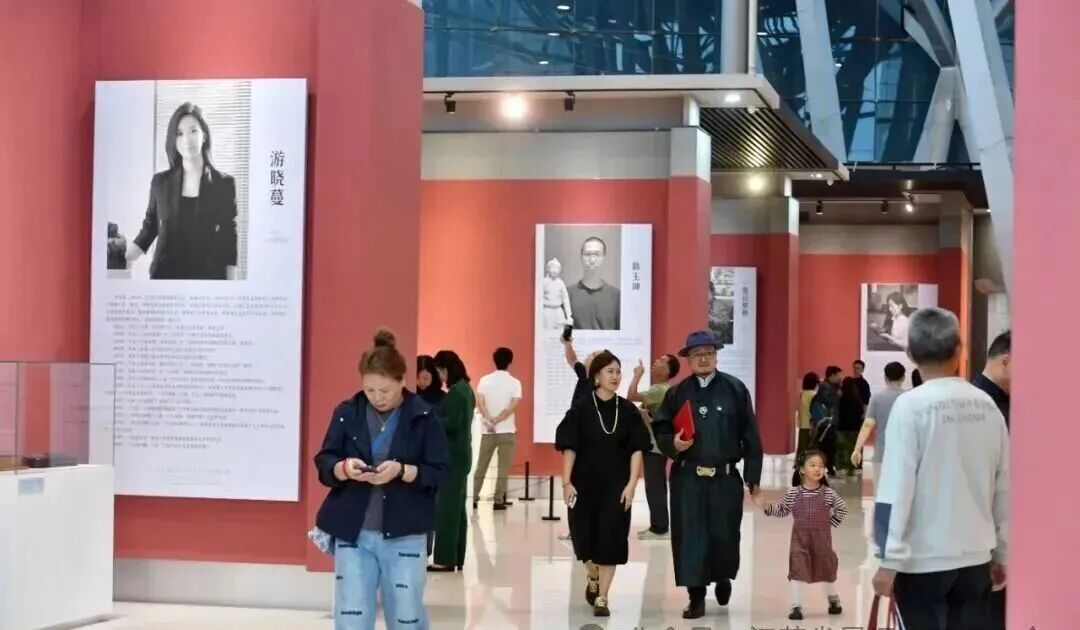 第三届全国优秀青年民间工艺美术家作品展，内蒙古入展的是→ 第1张