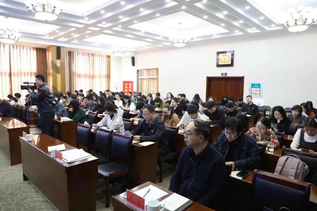 内蒙古文联深入贯彻中央八项规定精神学习教育读书班举行 第5张