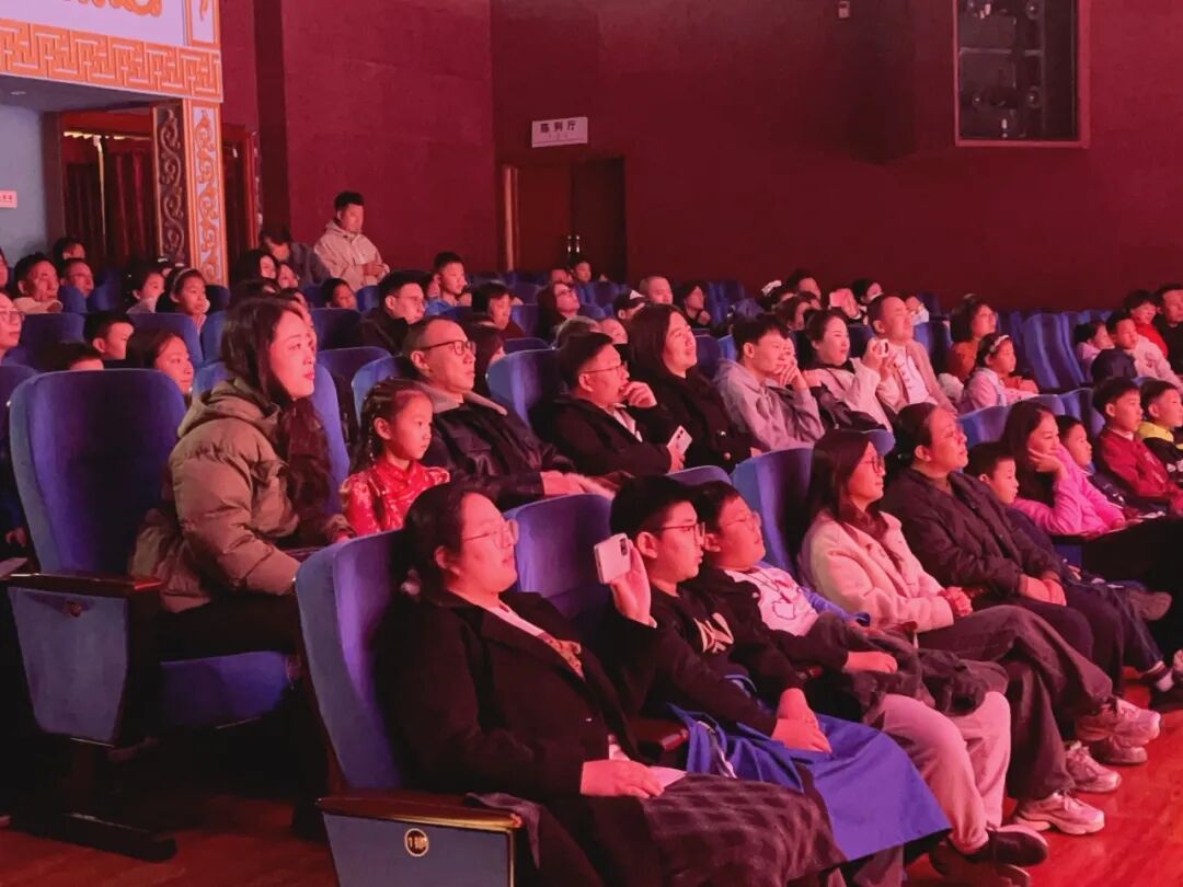 全区魔术新人新作展演在乌力格尔艺术宫精彩上演 第2张