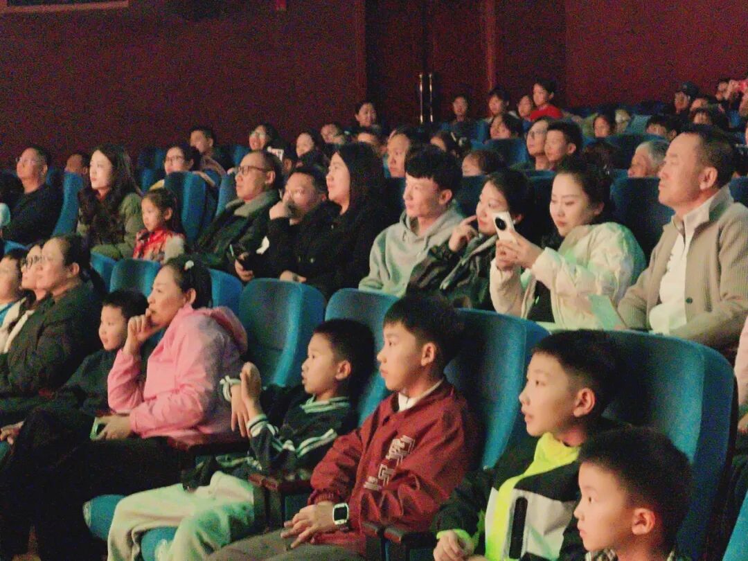 全区魔术新人新作展演在乌力格尔艺术宫精彩上演 第3张