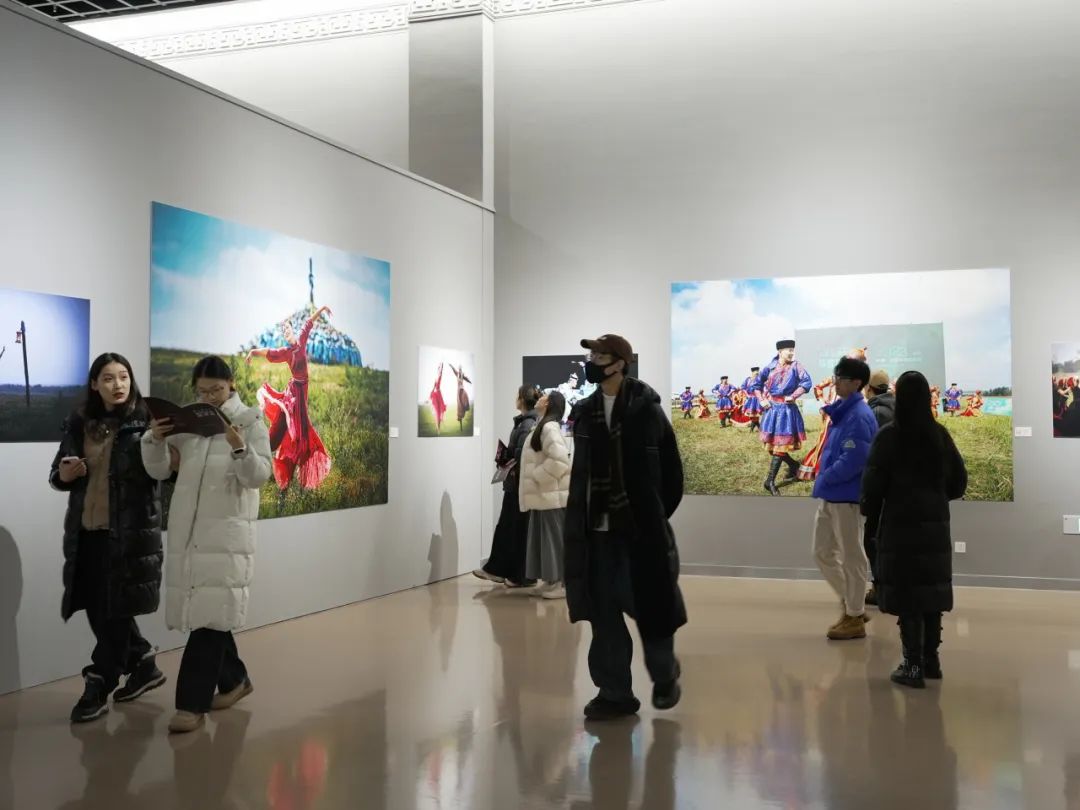 内蒙古舞蹈家协会舞蹈影像成果展在内蒙古美术馆开展 第13张