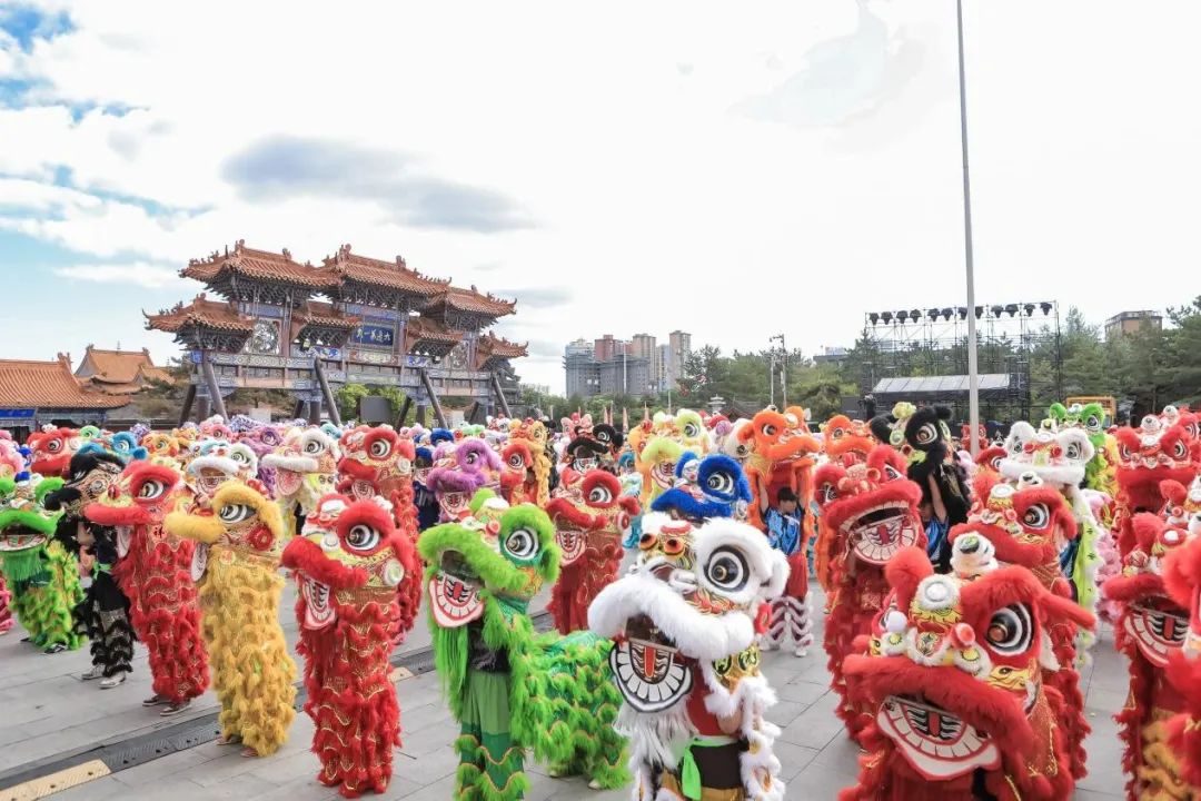 300名龙狮健儿决战青城！内蒙古首届舞龙舞狮争霸赛震撼启幕 第1张