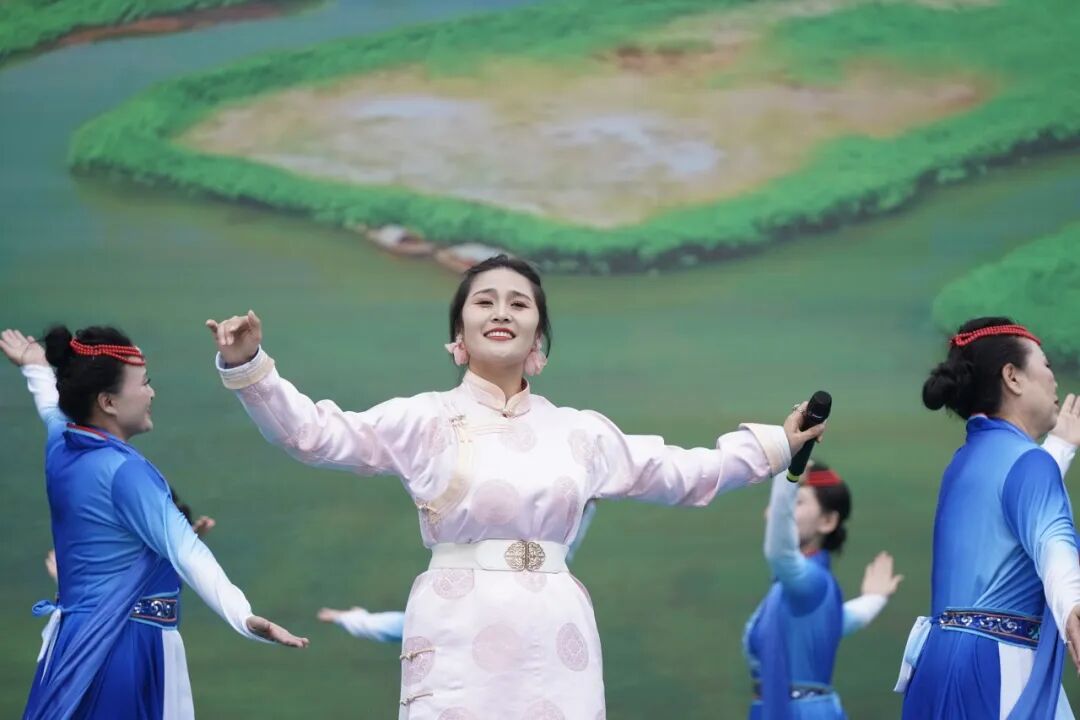 文艺评论 |  运计彬：让嘹亮的村歌响彻北疆大地 第2张