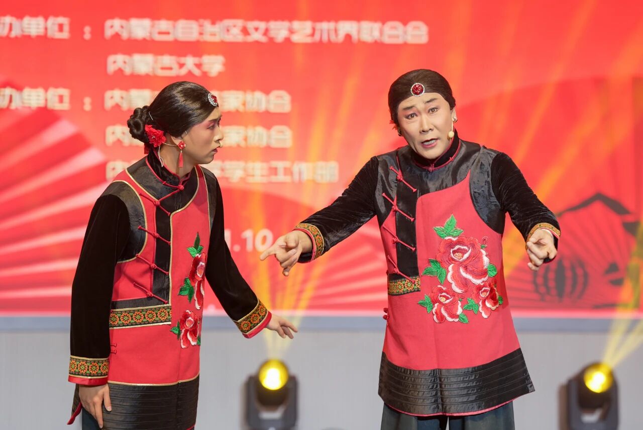 “感党恩 听党话 跟党走”送欢笑·曲艺、杂技走进内蒙古大学圆满落幕 第6张