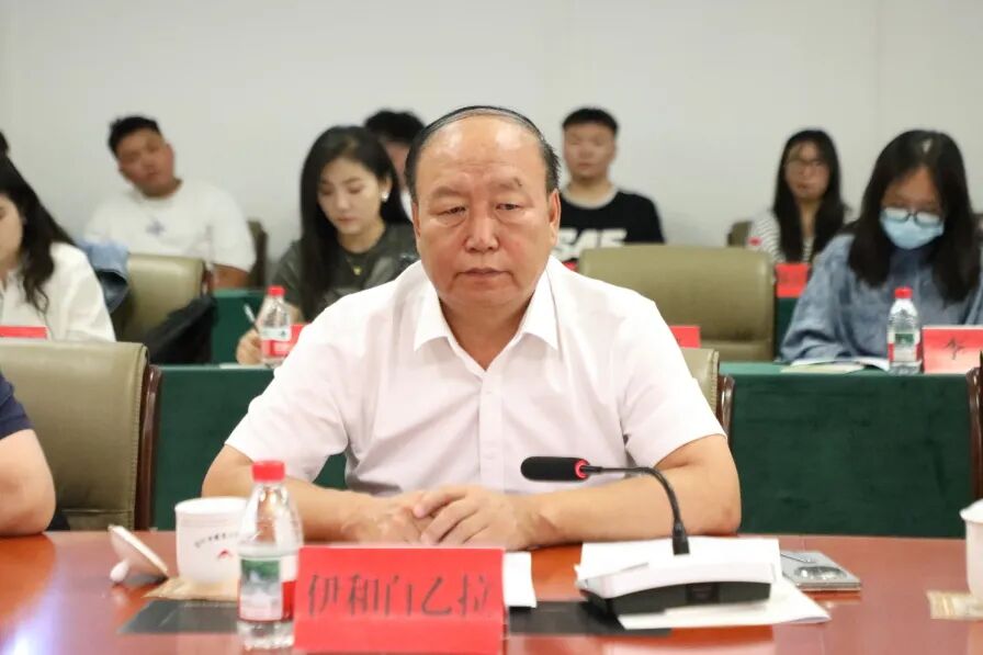 “中华民歌 唱响北疆”2025民歌艺术交流座谈会在乌海市举办 第13张