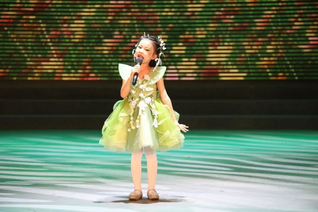 2024年内蒙古自治区少儿歌曲展演在呼和浩特市拉开帷幕 第12张