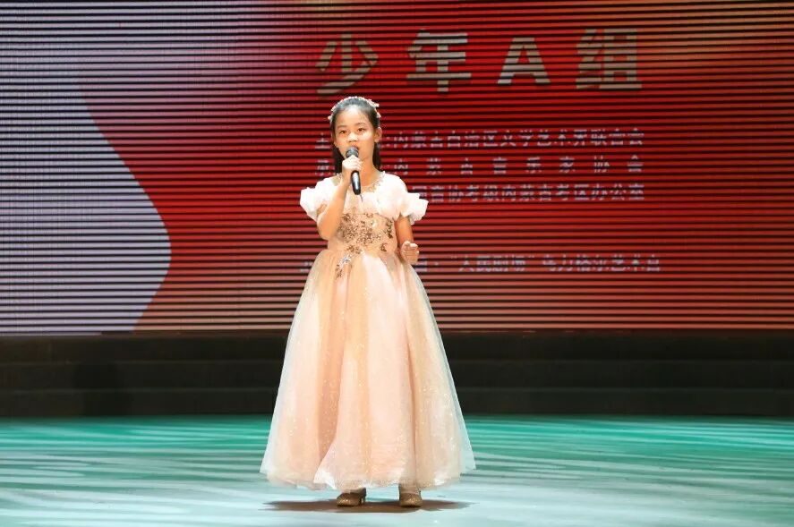 2024年内蒙古自治区少儿歌曲展演在呼和浩特市拉开帷幕 第2张