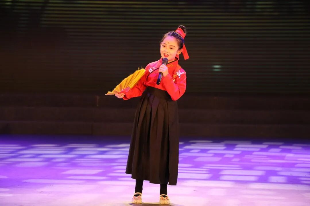 2024年内蒙古自治区少儿歌曲展演在呼和浩特市拉开帷幕 第7张