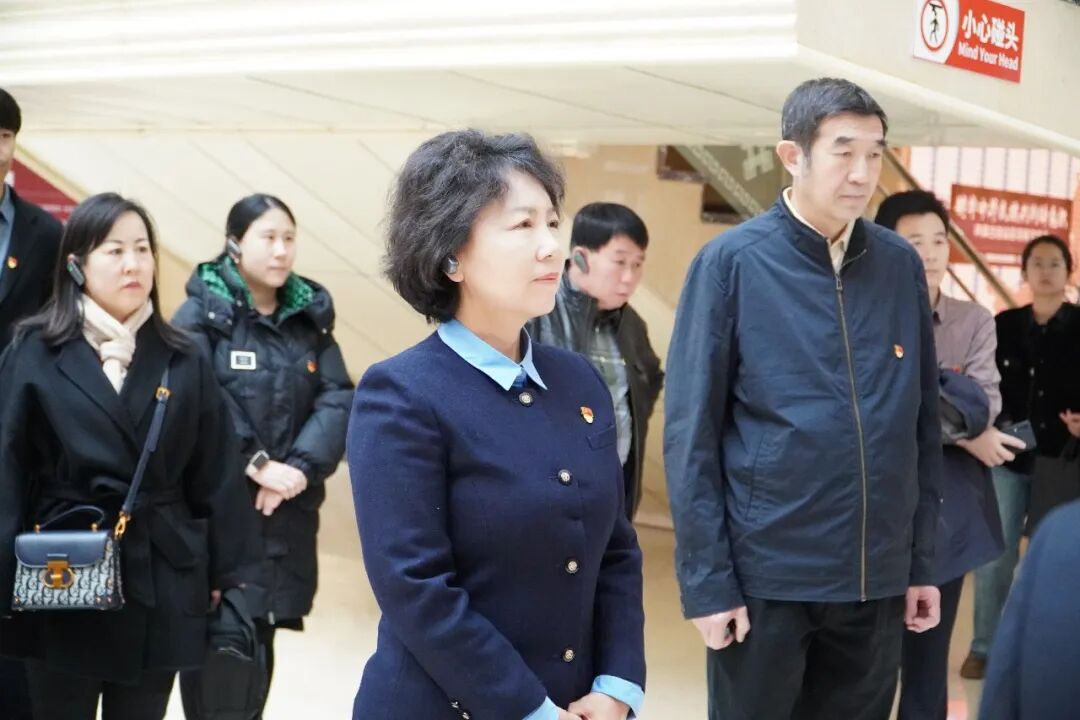 内蒙古文联与内蒙古档案馆联合开展主题党日活动 第2张