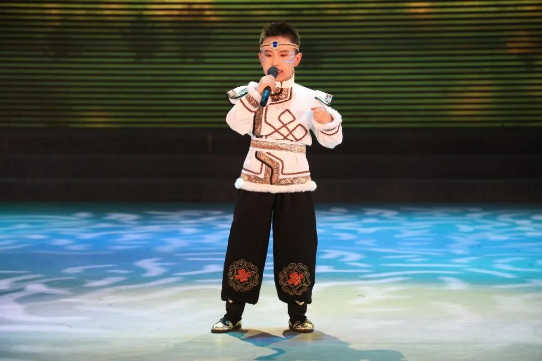 2024年内蒙古自治区少儿歌曲展演在呼和浩特市拉开帷幕 第11张