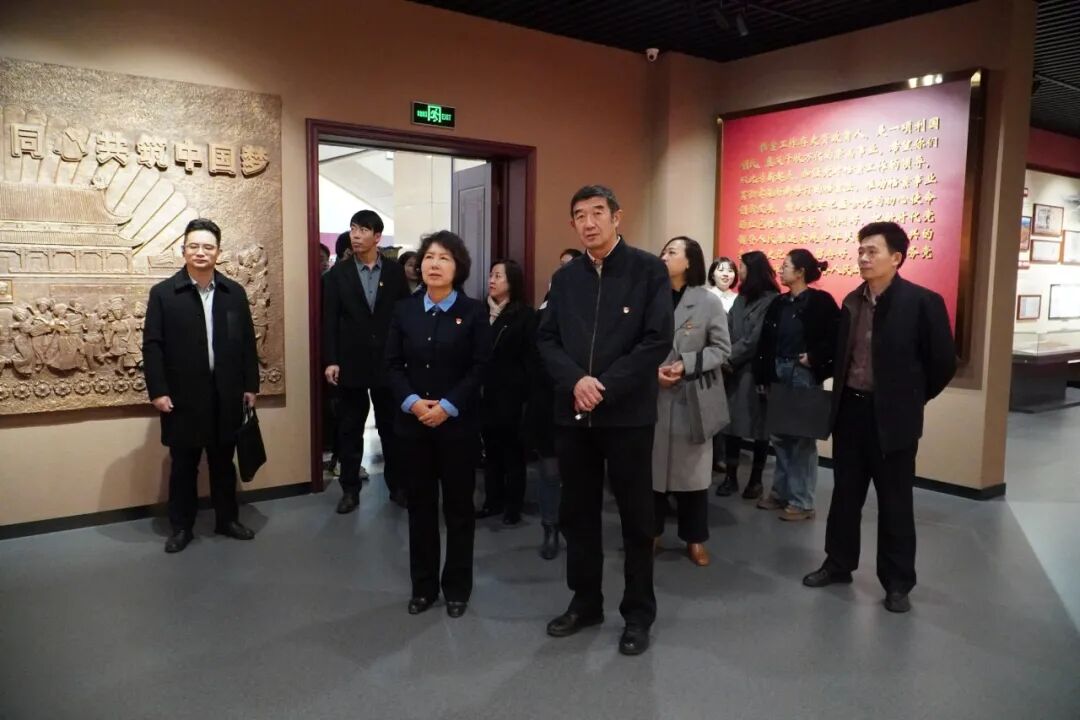 内蒙古文联与内蒙古档案馆联合开展主题党日活动 第1张