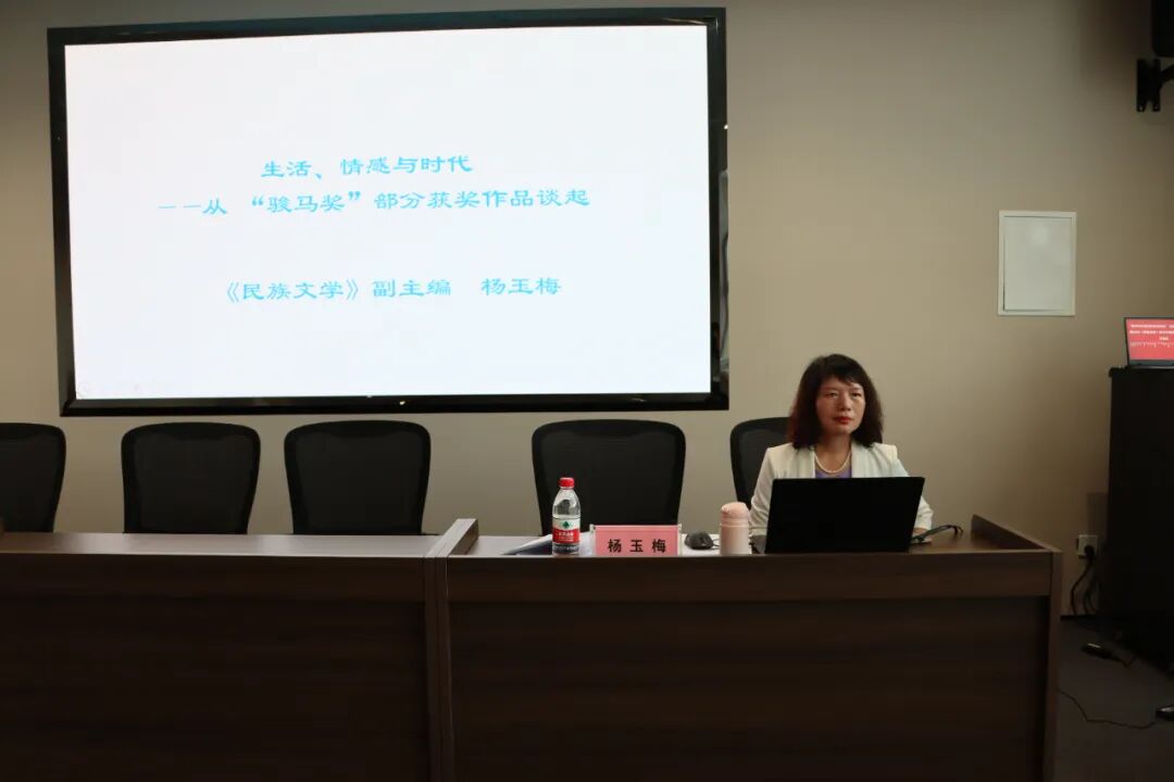 “铸牢中华民族共同体意识”全区文学翻译改稿会在西乌旗举办 第3张