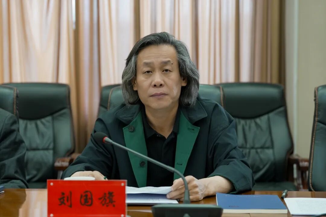 内蒙古文联党组理论学习中心组举行2025年第十一次集体学习 第3张