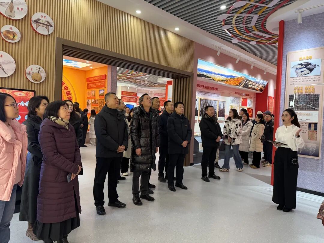 内蒙古文联开展学习宣传贯彻党的二十届四中全会精神参观见学活动 第3张