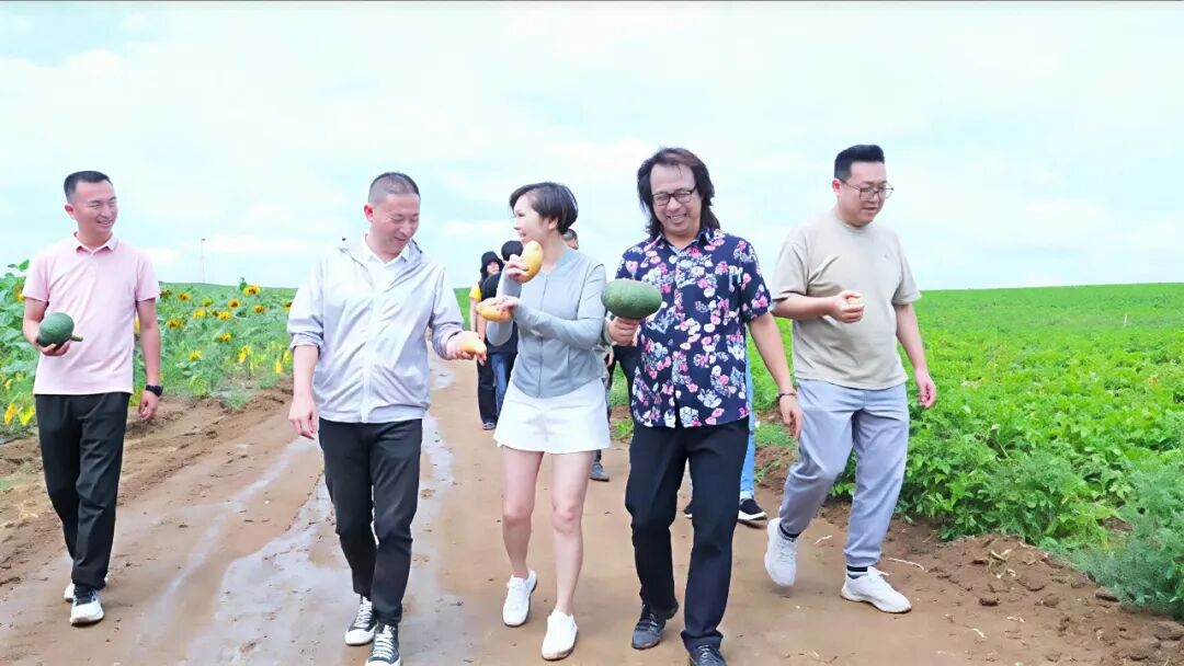 文艺评论 | 朱洪坤：村歌嘹亮”2025内蒙古村歌大擂台——北疆大地上本土美学实践唱响的音乐诗篇 第2张