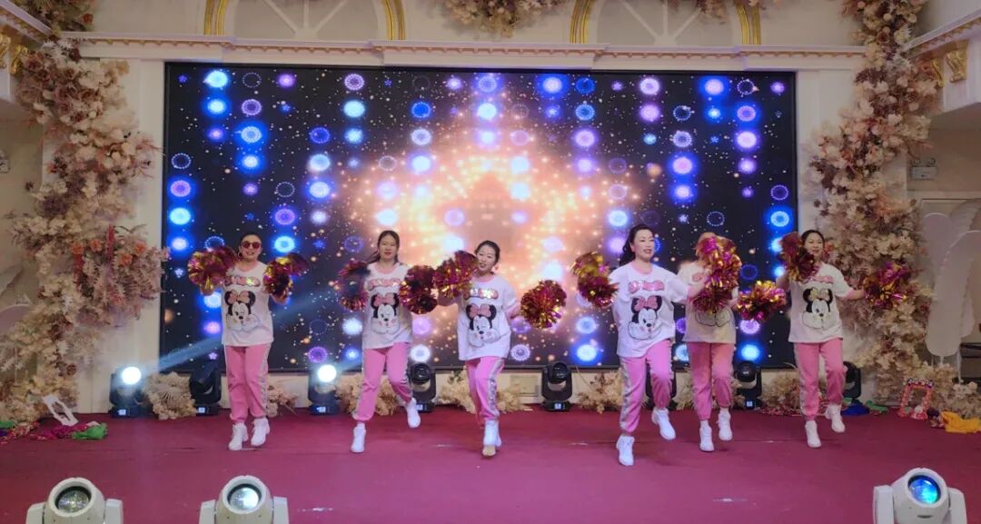 基层艺讯 | 扎赉特旗文联举办“我们的中国梦——文化进万家”元旦专场演出 第1张