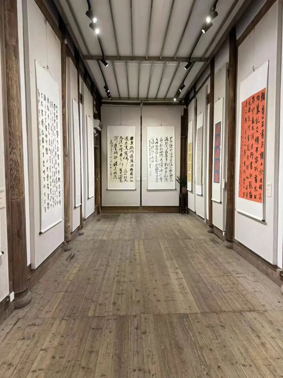 北疆文化神州行 | 翰墨中华 · 赓续文脉——内蒙古自治区优秀书法作品巡展在福州展出 第4张