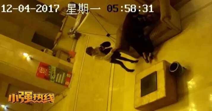 男子带96岁母亲酒店养老遭拉黑，为何在酒店“流浪”？