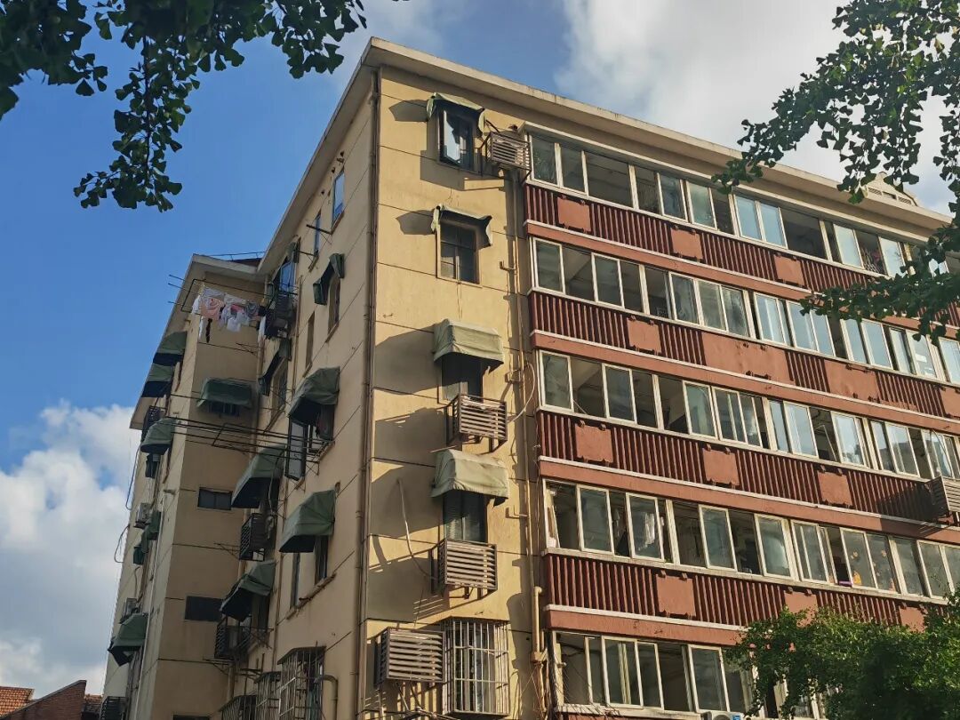 男子带96岁母亲酒店养老遭拉黑，为何在酒店“流浪”？