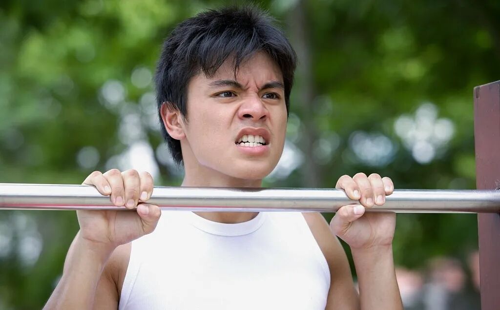 引体向上多少个及格_向上引体是什么动作_引体向上及格率