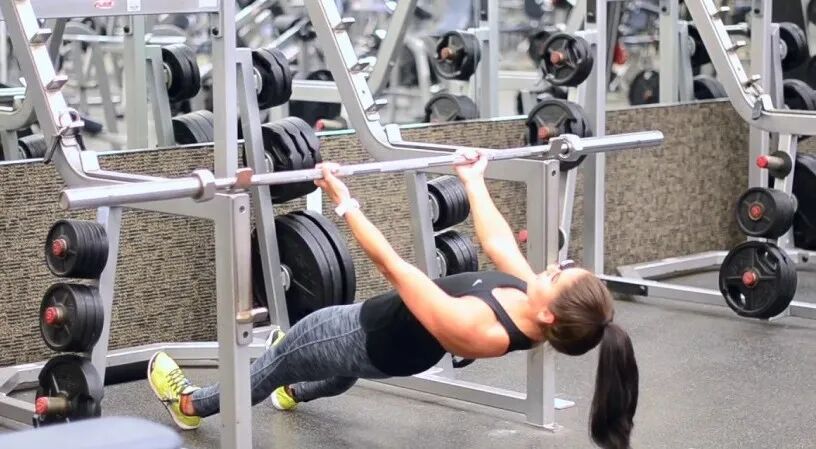 引体向上多少个及格_引体向上及格率_向上引体是什么动作