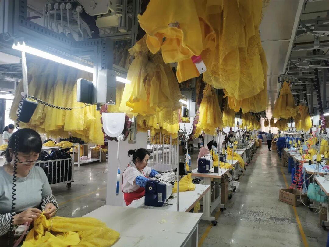 实现"双争"目标】九江风都服饰:着力引进先进设备 打造智能化服装生产