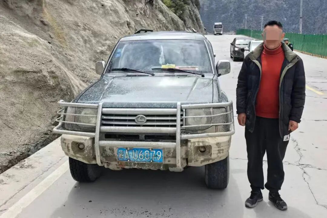 藏AU6079无证.jpg