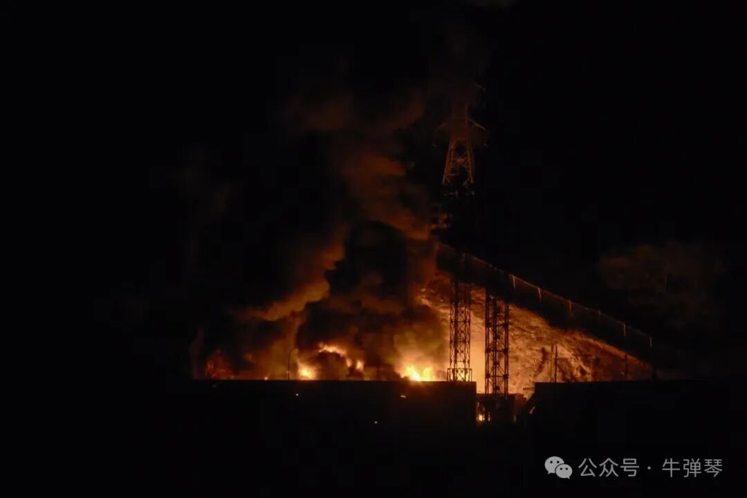 这是周六加拉加斯一系列爆炸后，委内瑞拉最大军事基地富尔特蒂乌纳发生火灾的照片。