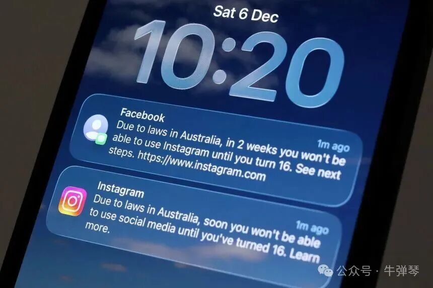 随着Meta准备于2025年12月6日在澳大利亚禁止16岁以下用户使用社交媒体的新法律，Facebook和Instagram提醒显示在手机上。
