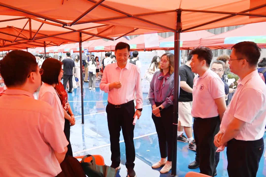 招聘会需要准备的东西_招聘会计最新招聘信息_招聘会