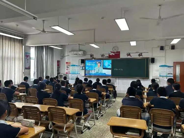 桂阳洋市五中校园欺凌图片