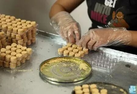 冰花饼装盒（来源：韶关旅游）