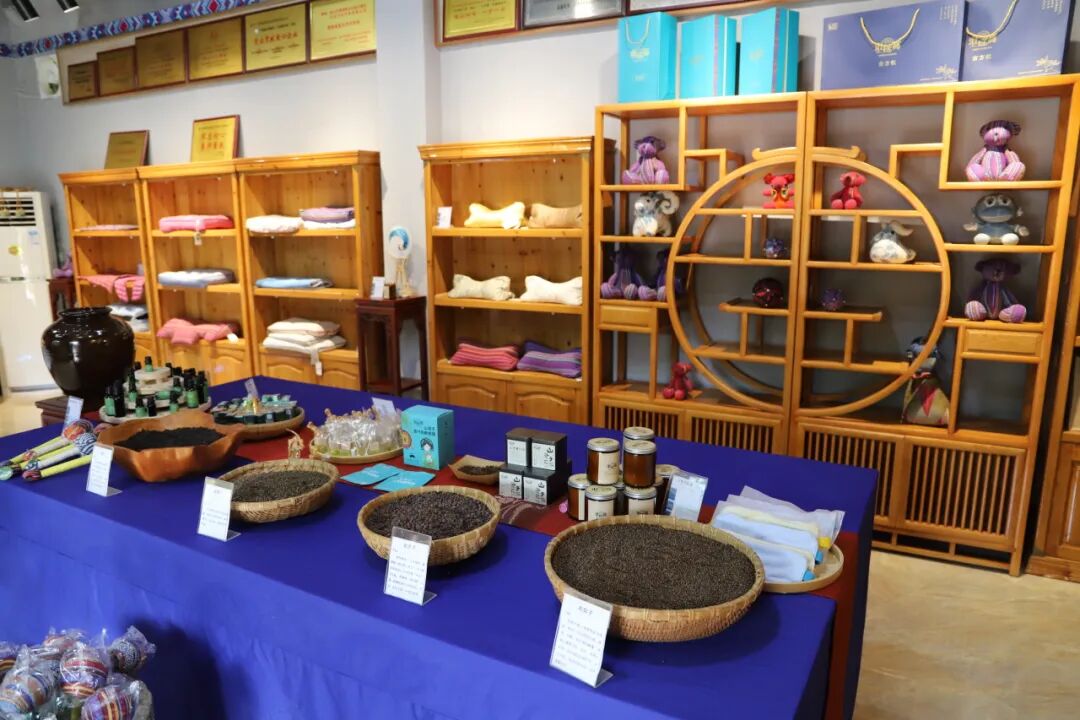 山苍子系列产品（摄影：李凯）