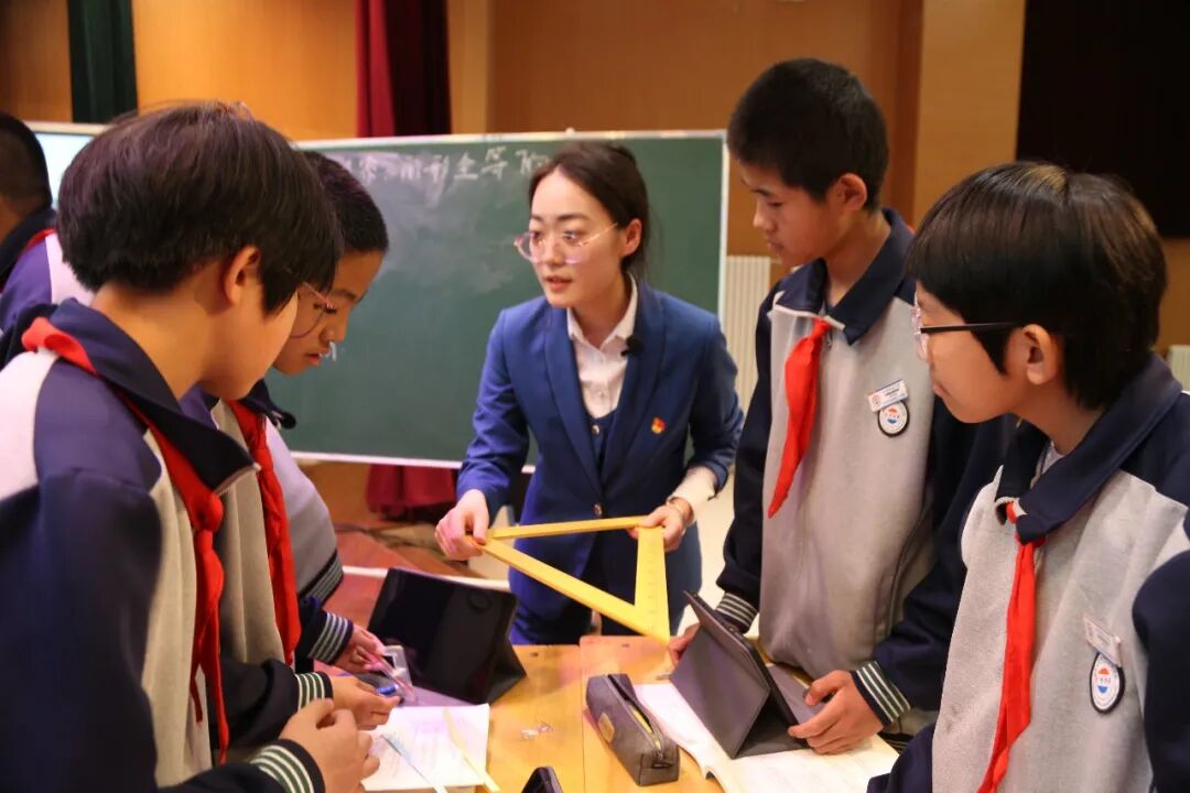 山东师大基础教育集团济南中心研讨信息化教学，构建教学新模式