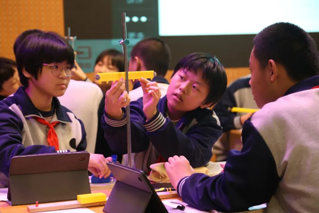 山东师大基础教育集团济南中心研讨信息化教学，构建教学新模式