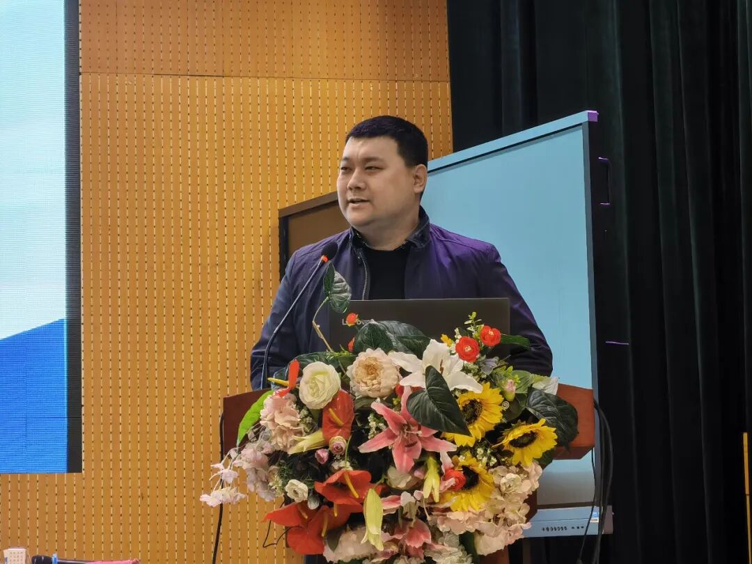 山东师大基础教育集团济南中心研讨信息化教学，构建教学新模式