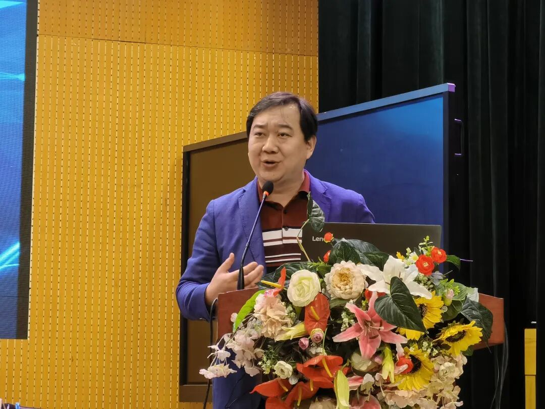 山东师大基础教育集团济南中心研讨信息化教学，构建教学新模式