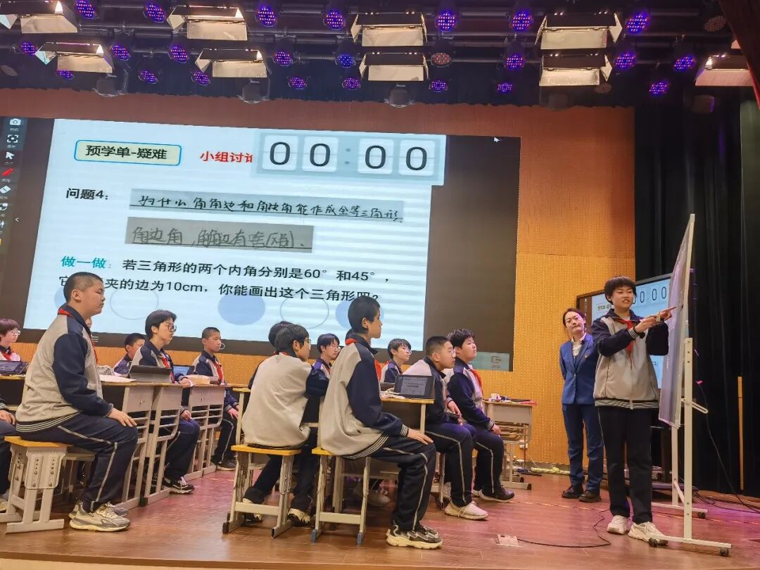 山东师大基础教育集团济南中心研讨信息化教学，构建教学新模式